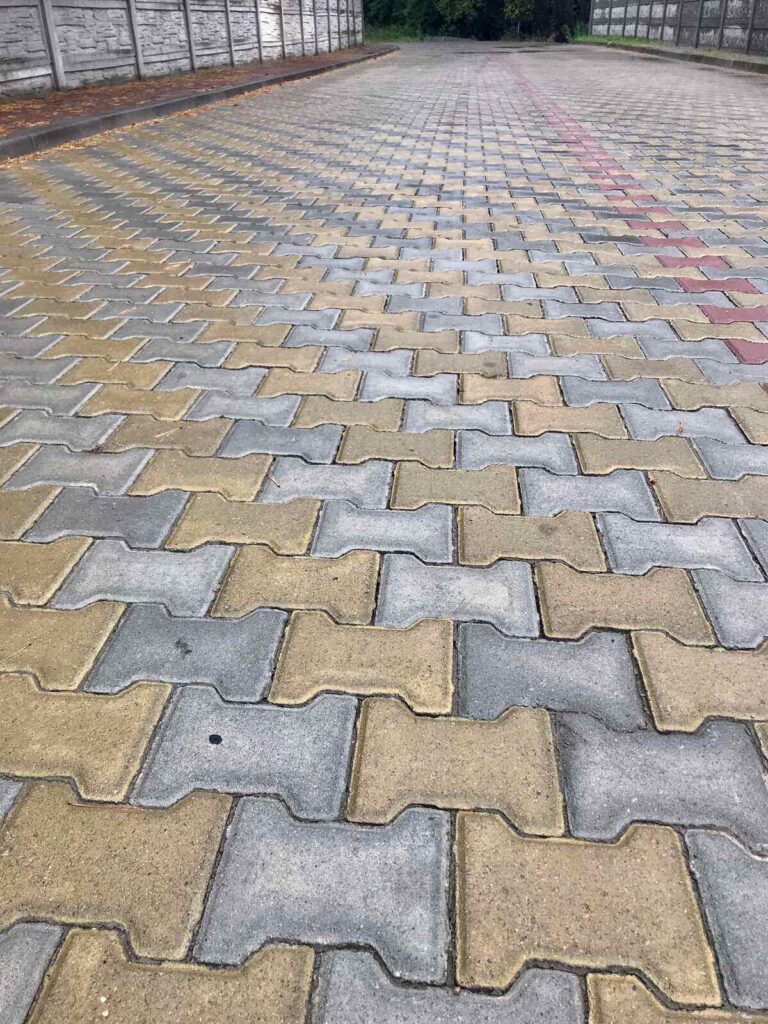 Бруківка Гантель