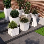 Бетонне кашпо для квітів біле