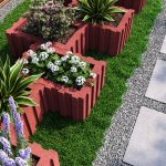 Квітник бетонний сірий червоний