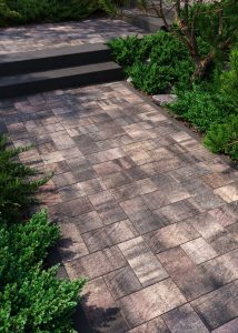 Носталіт виглядає як бруківка з натурального каменю