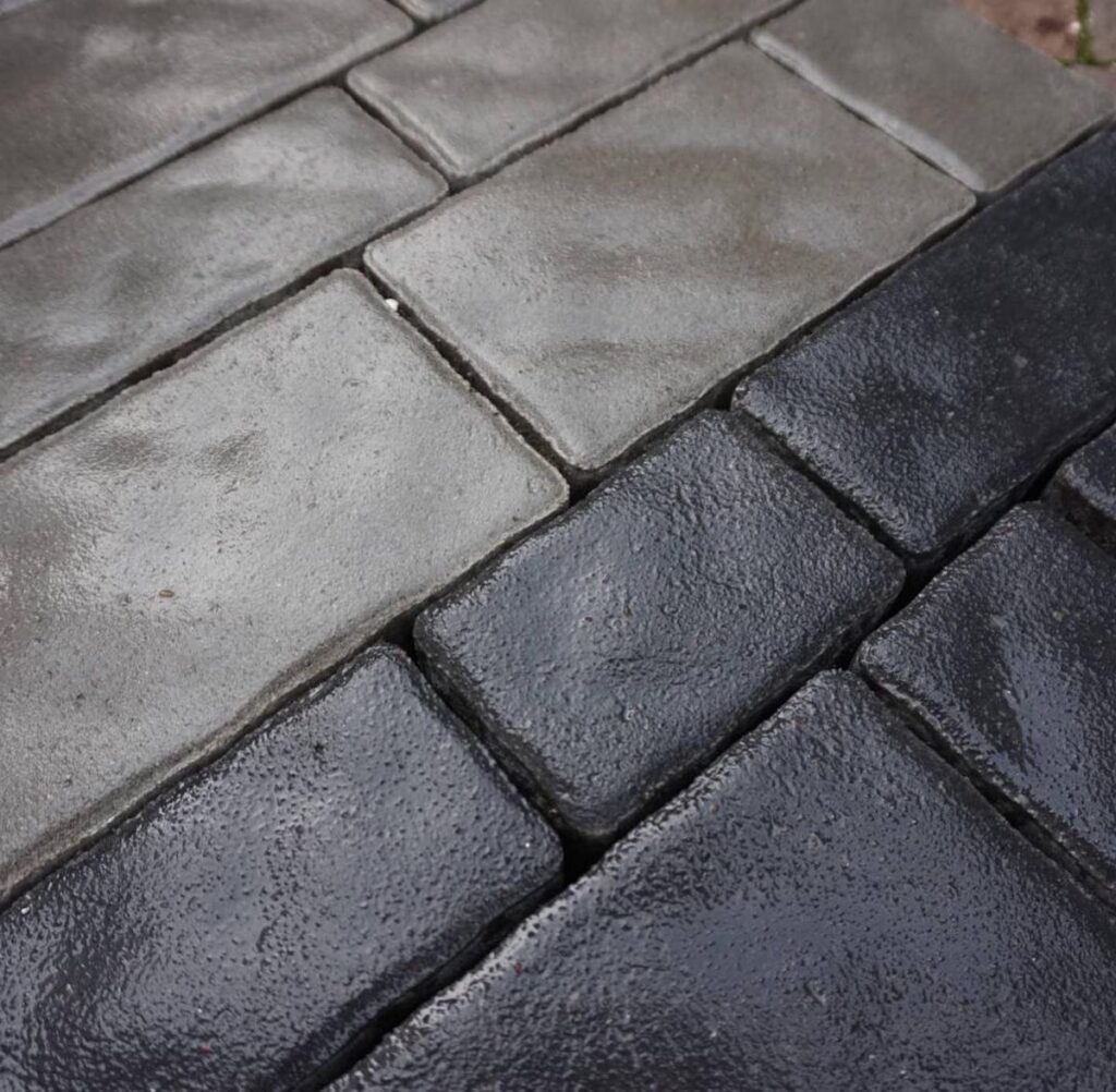 Подвір'я з бруківки Кастелло