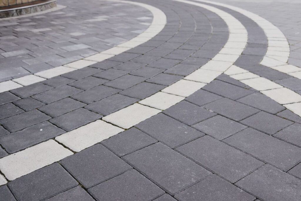 Вид бруківка: бетонна