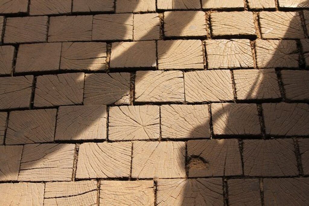 Вид бруківки дерев'яна