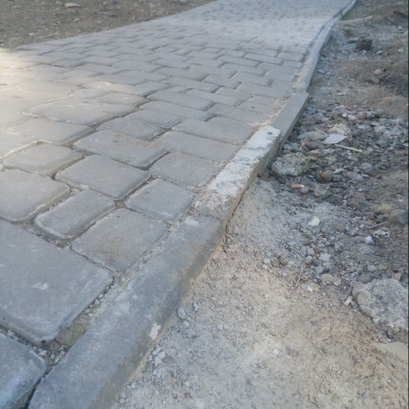 Чому бруківка зрушується або просідає? фото